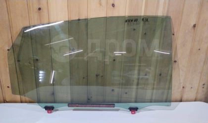 Стекло двери задней правой Toyota Prius NHW20