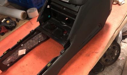 Подлокотник центральный Land Rover Range L322 2008