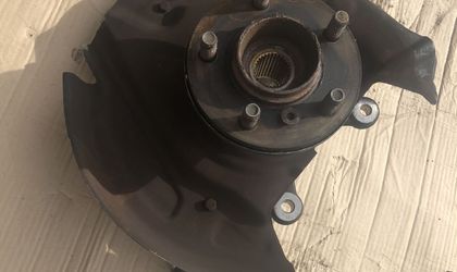 Поворотный кулак правый Land Rover Range l322