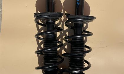 Стойка амортизатора передняя Mazda MPV LY3P