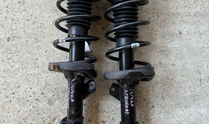 Стойка амортизатора передняя Mazda MPV LW3W