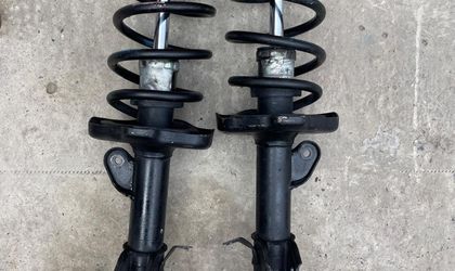 Стойка амортизатора передняя Honda Stream RN6