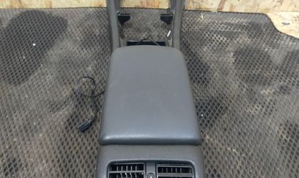 Подлокотник центральный Mercedes-Benz C203