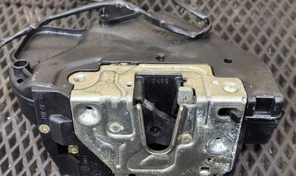 Замок задней правой двери Mercedes C W203