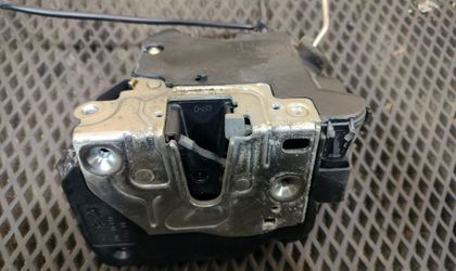 Замок передней правой двери Mercedes C203
