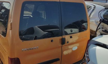 Дверь задняя левая Peugeot Partner