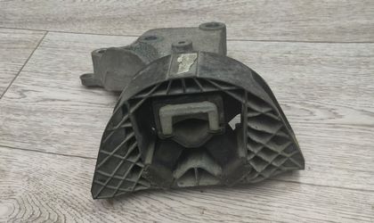 Опора двигателя правая Renault Logan II