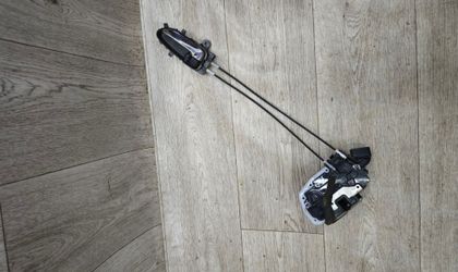 Замок двери передней левой Nissan Almera G15 
