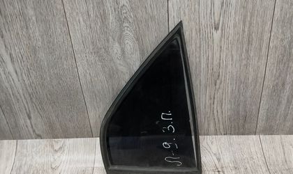 Форточка двери задней правой Mitsubishi Lancer I