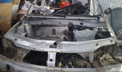 Передняя часть кузова Renault Logan I