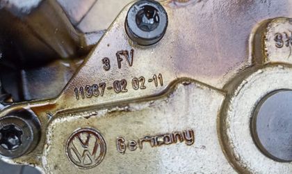 Масляный насос Volkswagen Golf  VI 2012
