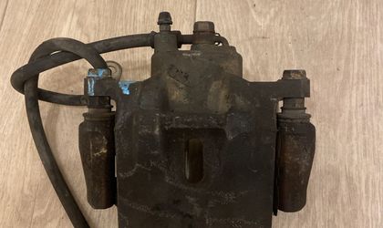 Cуппорт передний правый Toyota Corolla NZE124