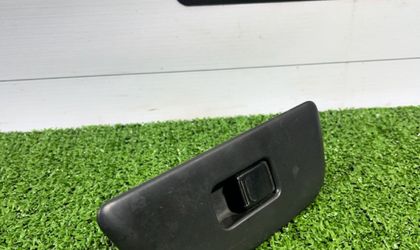 Кнопка стеклоподъемника правая Suzuki Ignis II