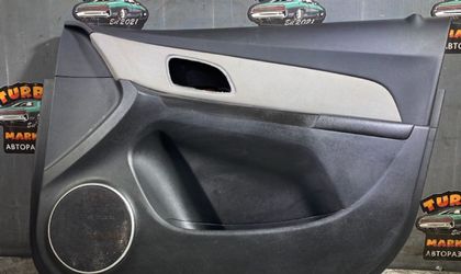 Обшивка двери передней правой Chevrolet Cruze