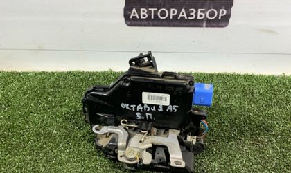 Замок задней правой двери Skoda Octavia a5