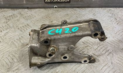 Кронштейн двигателя правый Citroen C4 I 2005 RFJ