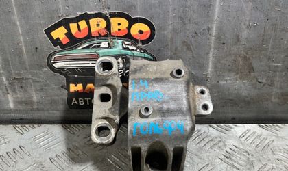Опора двигателя правая Volkswagen Golf Mk4 