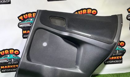 Обшивка двери задней правой Suzuki Ignis II