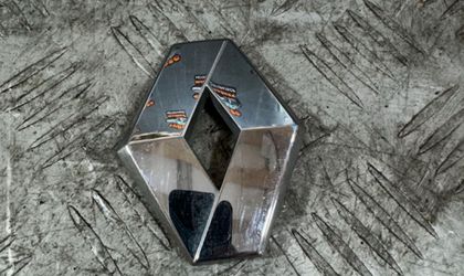 Эмблема крышки багажника Renault Logan I рест