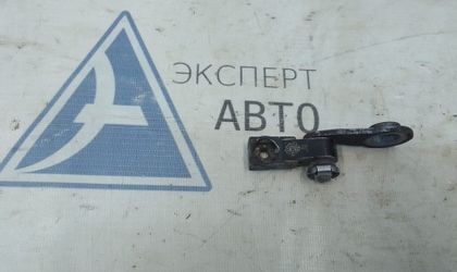 Кронштейн ручного тормоза VW Passat B6 2010