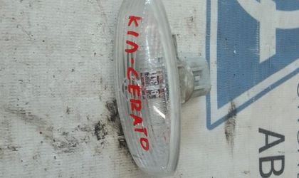 Повторитель поворотника в крыло Kia Cerato I 2006