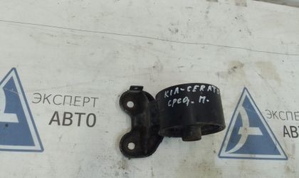   Крепление опоры двигателя Kia Cerato I Рест 2007