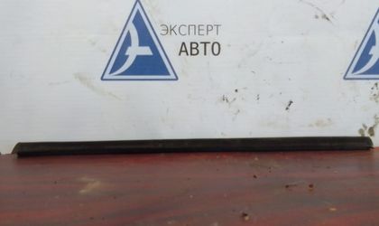 Уплотнитель стекла двери Mercedes(W210 S210) 1999