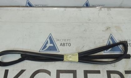 Уплотнитель двери перед лев Kia Cerato I Рест 2007