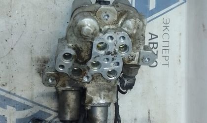 Блок клапанов пневмоподвески BMW 7 F01/F02/F04