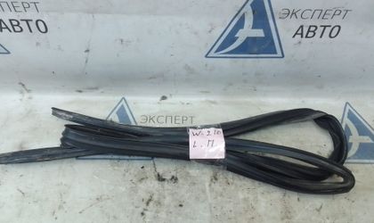 Уплотнитель стекла ПЛ двери MercedesW210/S210