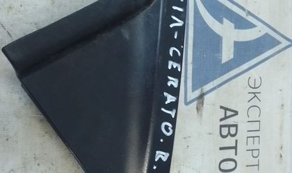 Уголок обшивки двери зад правой Kia Cerato I 2006