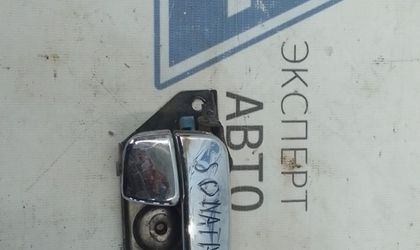 Ручка двери внутр прав Hyundai Sonata4 Рест 2004