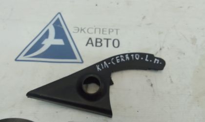 Уголок двери лев перед  Kia Cerato I Рест 2007