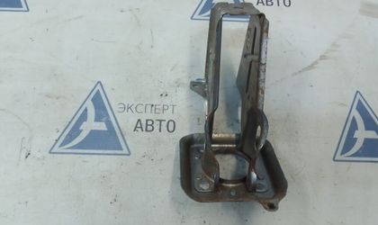 Кронштейн Педали тормоза VW Passat B6  2010