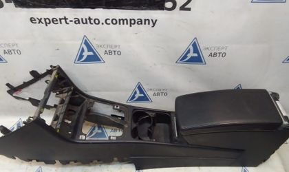 Центральная консоль подлокотник VWt CC I 2009