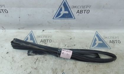 Уплотнитель стекла двери ПП Mercedes W210/S210