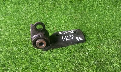 72 Подушка крепления КПП Toyota Belta KSP92 1KR
