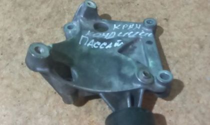 Кронштейн компрессора кондиционера Vw Passat B5