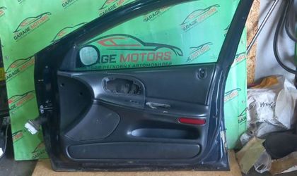 Уплотнитель двери передн правый Dodge Intrepid II