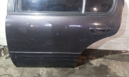 Молдинг двери задний левый Nissan Cefiro A32 VQ20