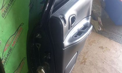 Замок двери задний правый Dodge Intrepid II 2002