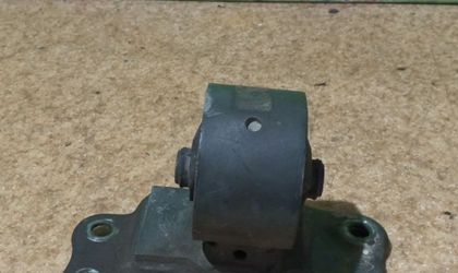 Подушка МКПП левая Mitsubishi Lancer 9 2006 4G18