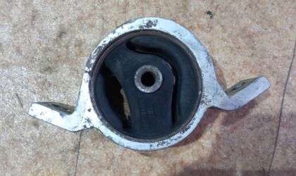 Подушка двигателя задняя Nissan Primera P11 1998