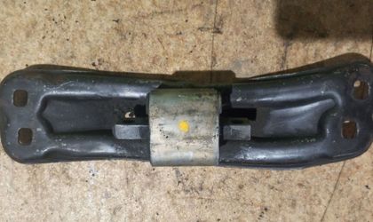 Подушка АКПП Mercedes-Benz E W210 M112 3.2 1997