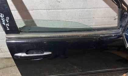 Бархотка наружняя передняя правая Mercedes E-W210