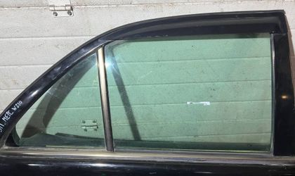 Стекло двери задней правой Mercedes-Benz E W210