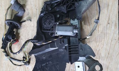 Стеклоподъемник передней правой двери Ford Fiesta, Mk5 