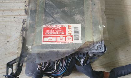 Блок управления двигателем Toyota Vista, V30