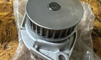 Насос водяной SKODA FABIA  OCTAVIA  VW GOLF