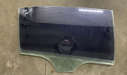 BMW 7 F02 F04 Стекло двери задней правой